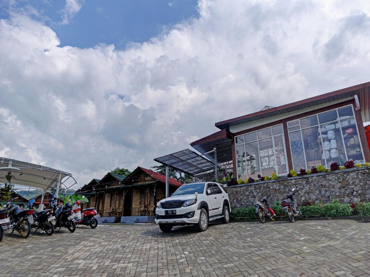 Oyo 90225 Rumah Bambu Trawas Syariah Pasuruan Exterior photo